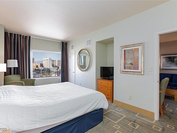 Building Photo - 211 E Flamingo Rd