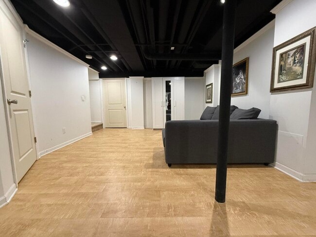 Building Photo - 1082 Greenhills Dr