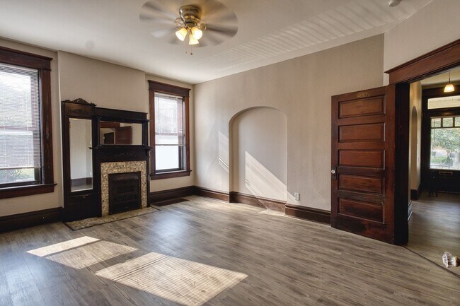 Building Photo - Charming 2-Bedroom South City Apartment with Historic Character