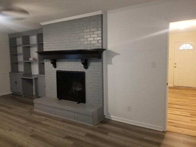 Building Photo - 124 Perry Dr