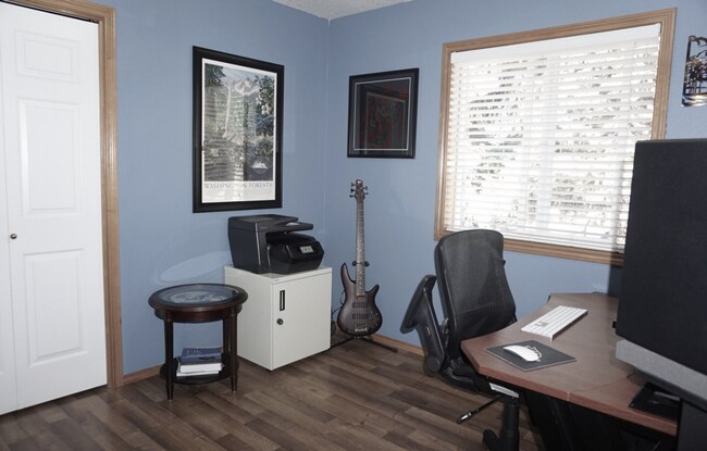 Building Photo - Lake Shore 4 Bedrooms