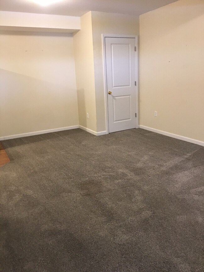 Building Photo - 1600 Military St