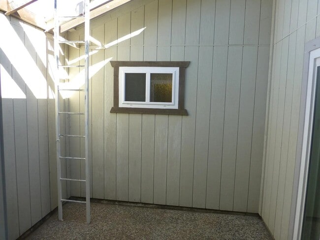 Building Photo - 107 Petrilli Cir