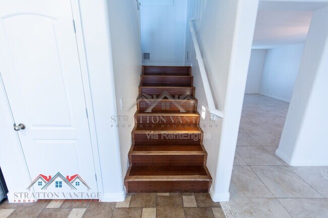 Building Photo - 110 Cholla St