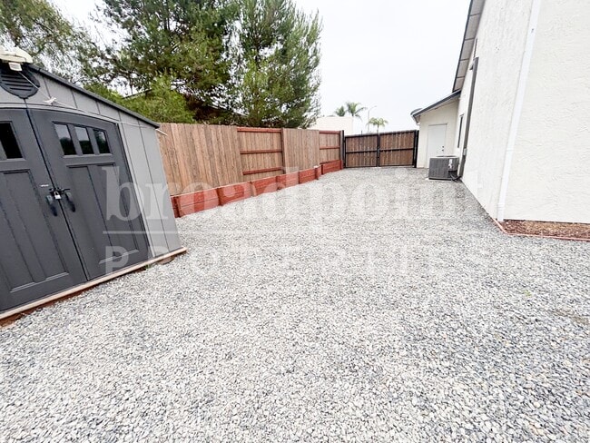 Building Photo - 581 Glenheather Dr