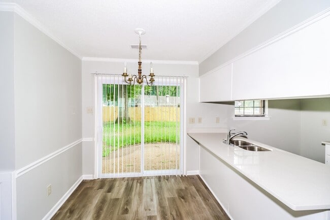 Building Photo - 6349 Valleydale Dr