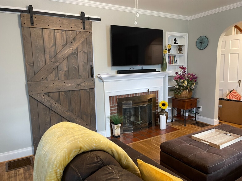 living room - 120 Edgemont Rd