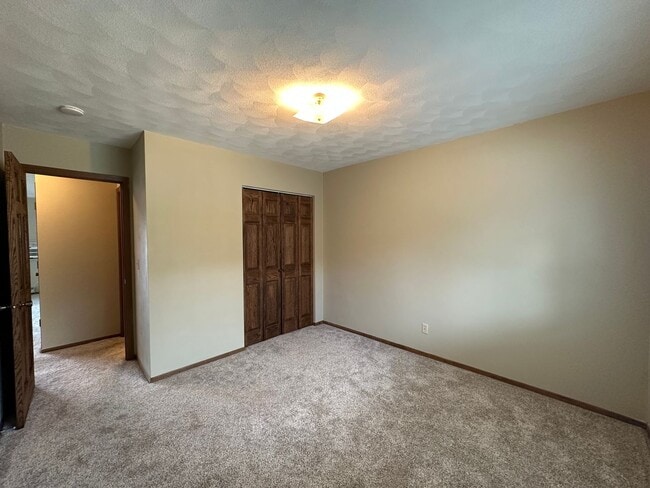 Building Photo - 1102 8th St Ct