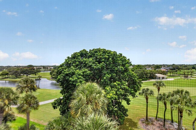 Building Photo - 6895 Willow Wood Dr