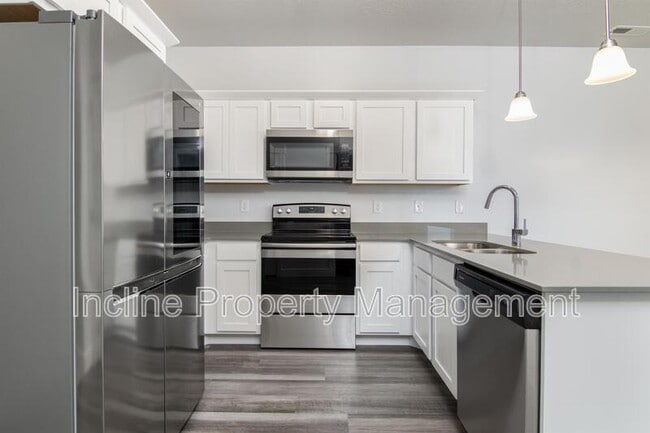 Building Photo - 772 260 W