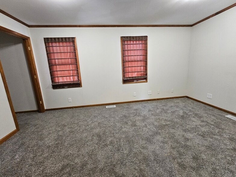 Building Photo - 2118 E 5th St