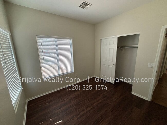 Building Photo - Rancho Sahuarita 3 BD, 2 BA House for Rent...