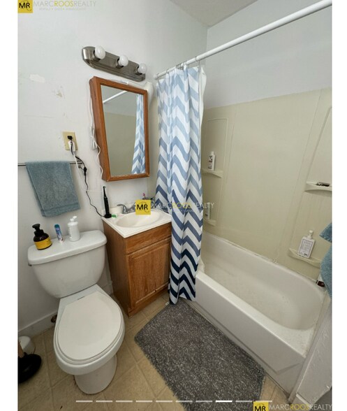 Building Photo - 585 Beacon St