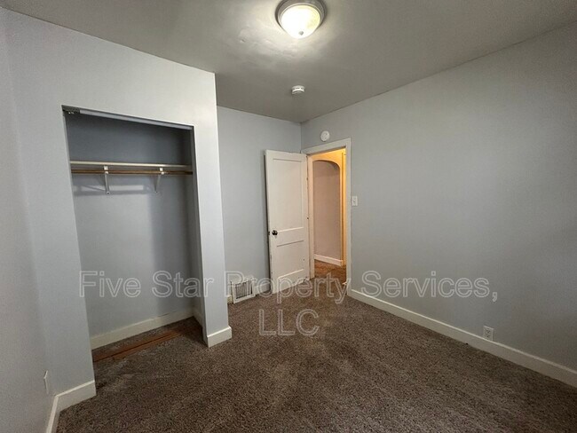 Building Photo - 207 E Spruce St
