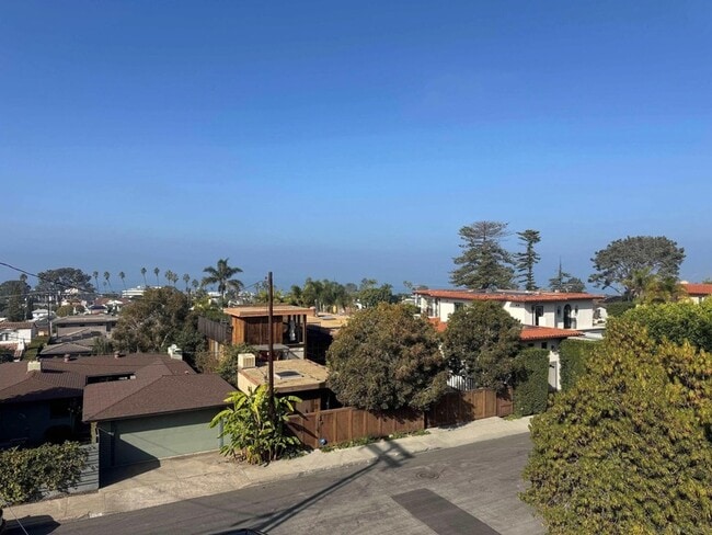 Building Photo - 1357 Olivet St