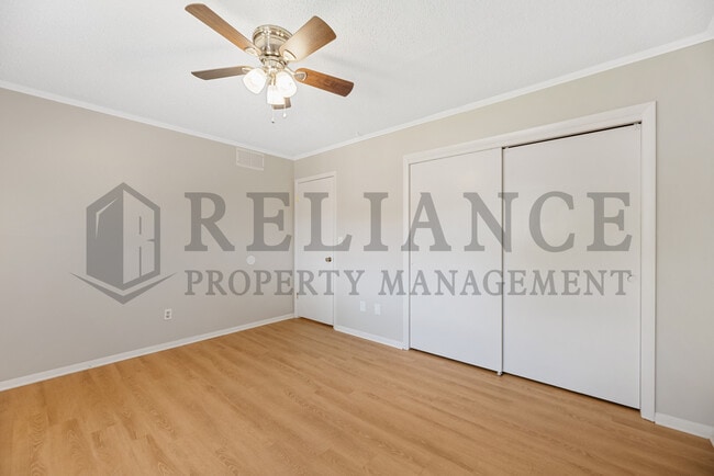 Building Photo - 2202 S White Oak Dr