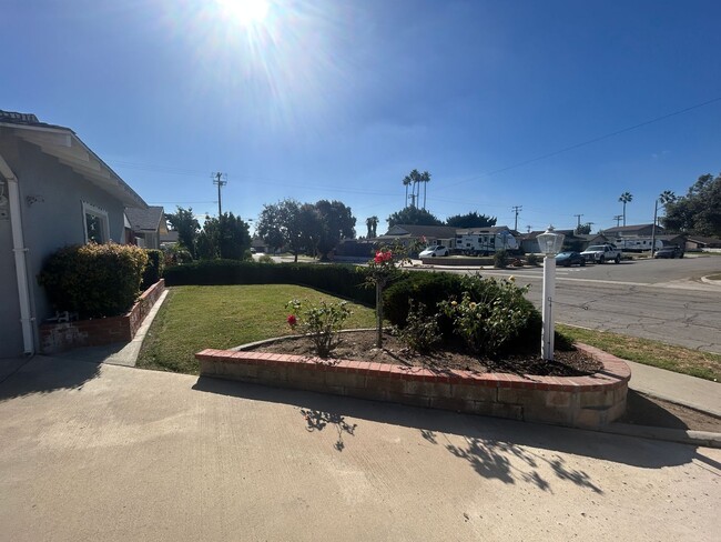 Building Photo - East End 4 Bedroom Home!