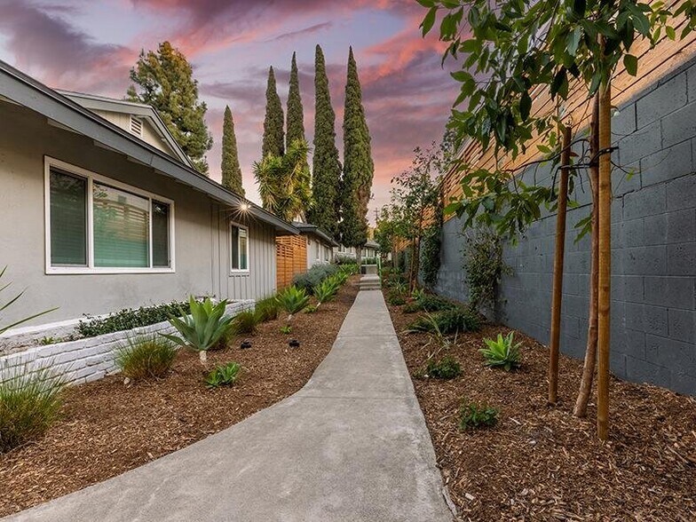 Building Photo - Villas at Anaheim Hills