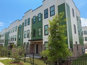 Building Photo - NEW Off-Campus for Students!