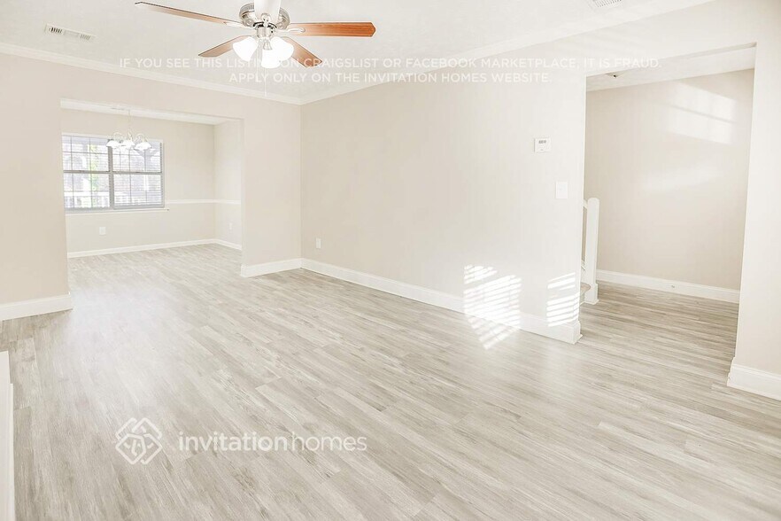 Building Photo - 260 Rosewood Dr