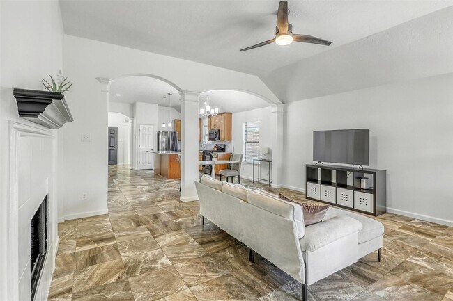 Building Photo - 6015 Wildbriar Ln