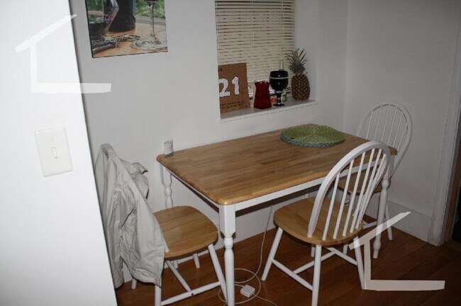 Building Photo - 3Br/1Bth apartment in Boston! Great location! Laundry in UNIT!