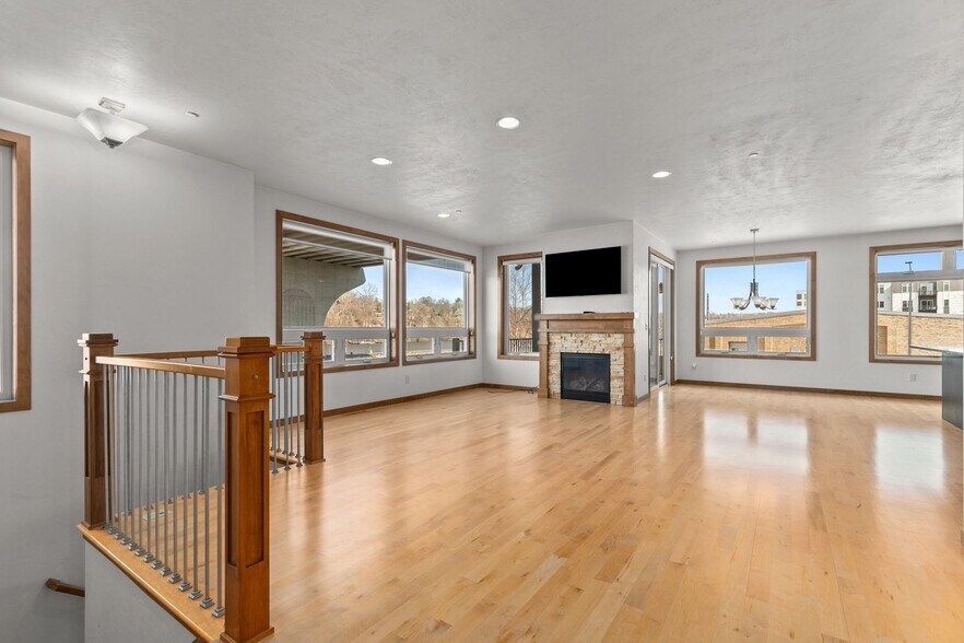 Building Photo - 1141 E Banta Ct