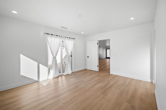 Building Photo - 14332 Miranda St