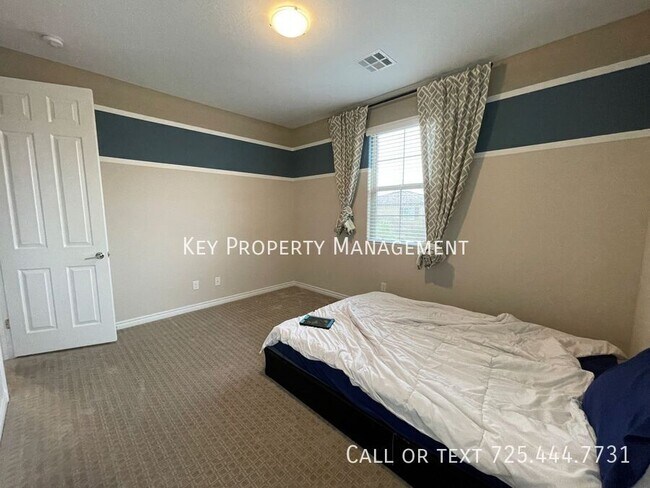 Building Photo - SPACIOUS AND UPGRADED 4 BEDROOM HOME NEAR ...