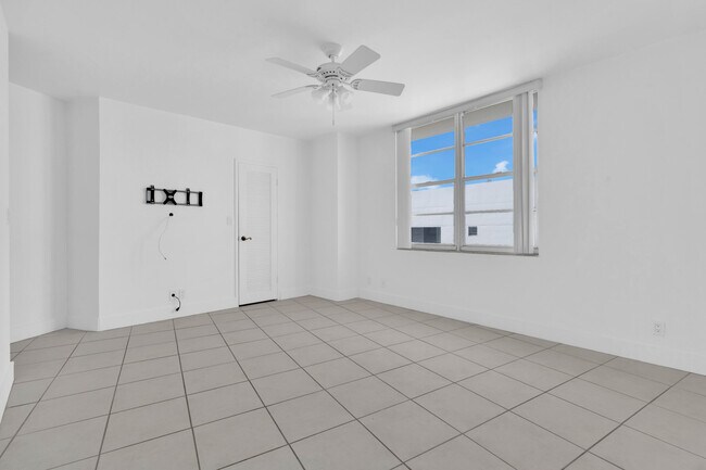 Building Photo - 3725 S Ocean Dr
