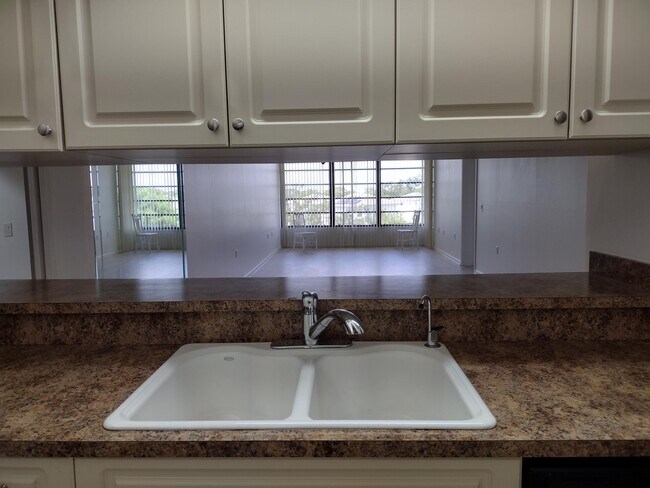 Building Photo - 3520 Whitehall Dr