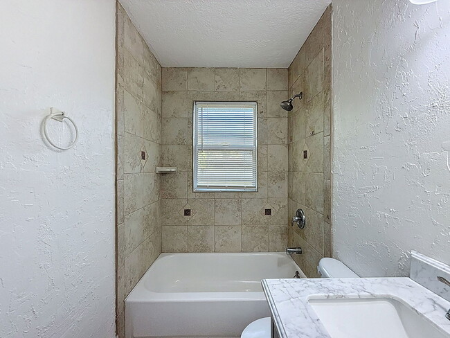 Building Photo - 1844 27th St S