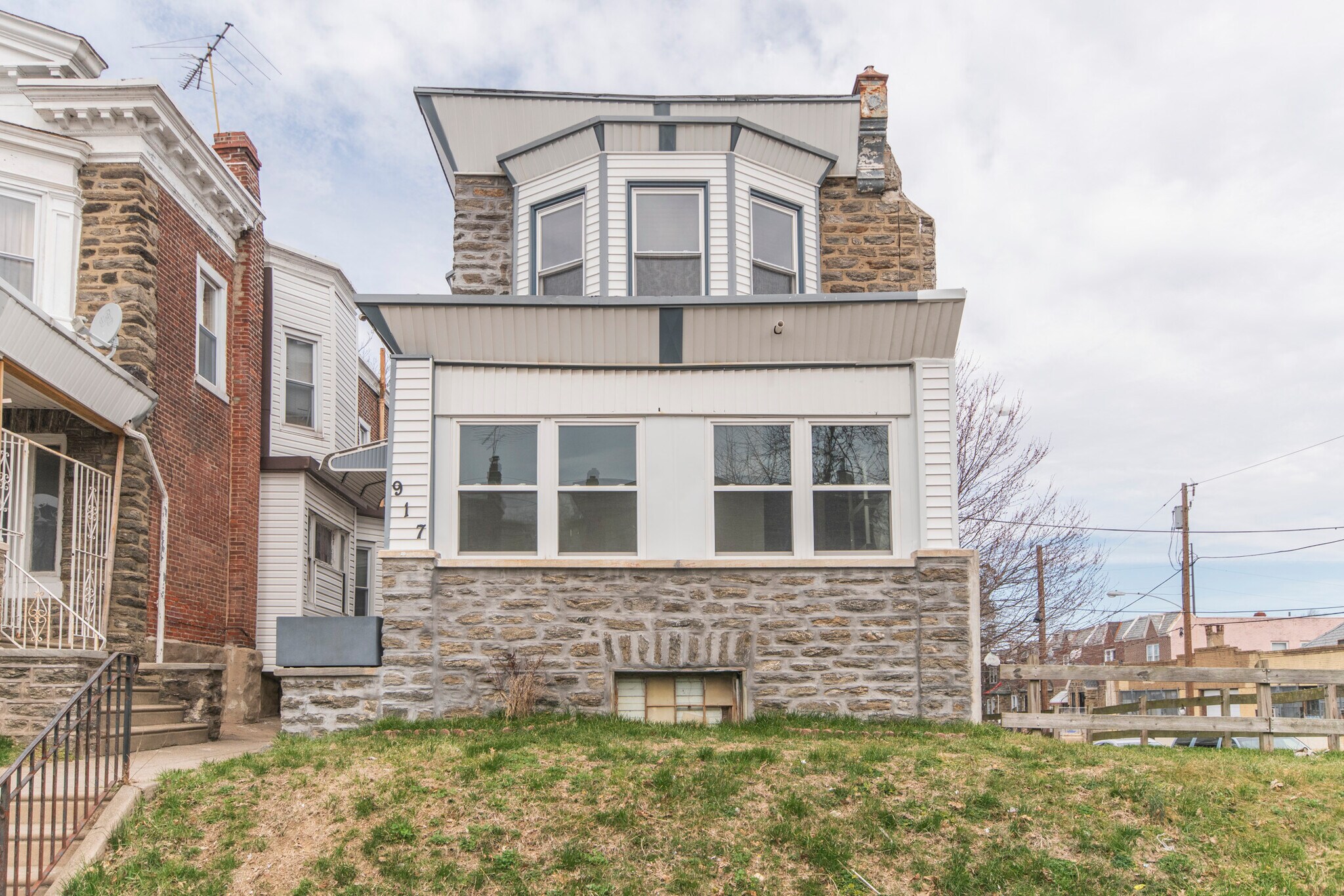 Building Photo - 917 W Duncannon Ave