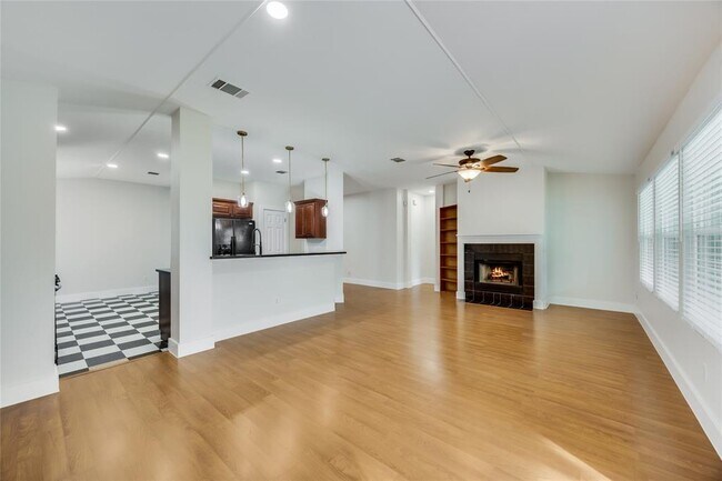 Building Photo - 1207 Hughmont Dr