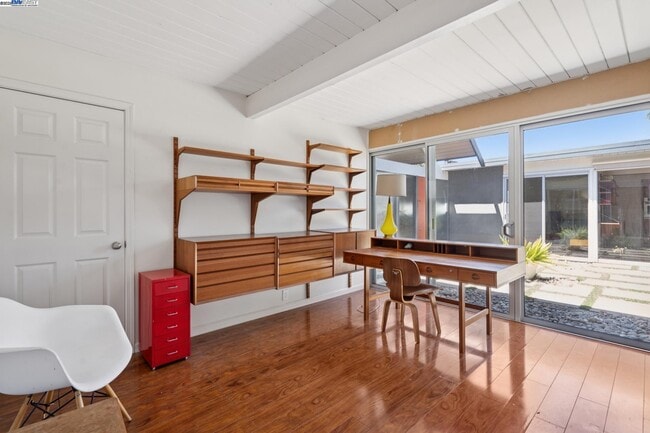 Building Photo - 3767 Gainsborough Dr