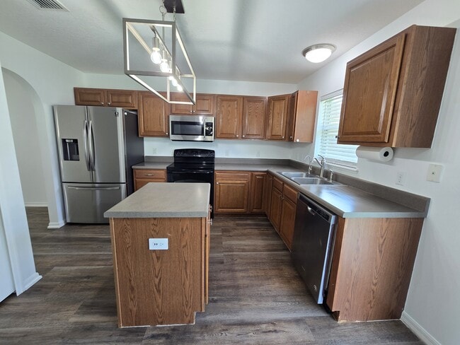 Building Photo - 110 Pine Bluff Blvd W