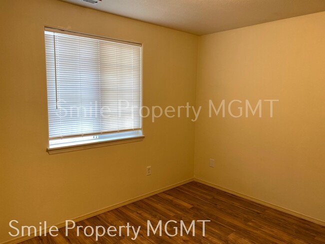 Building Photo - 2523 SE 105th Ave