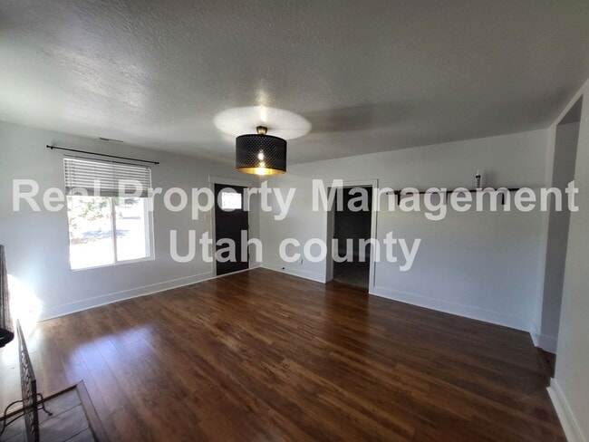 Building Photo - Pet Friendly Home in Provo