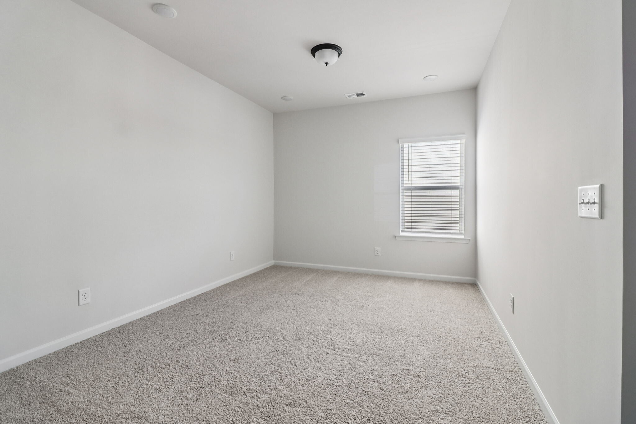 Building Photo - 700 Shetland Trl