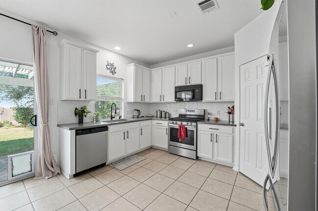 Building Photo - 305 Olmos Dr