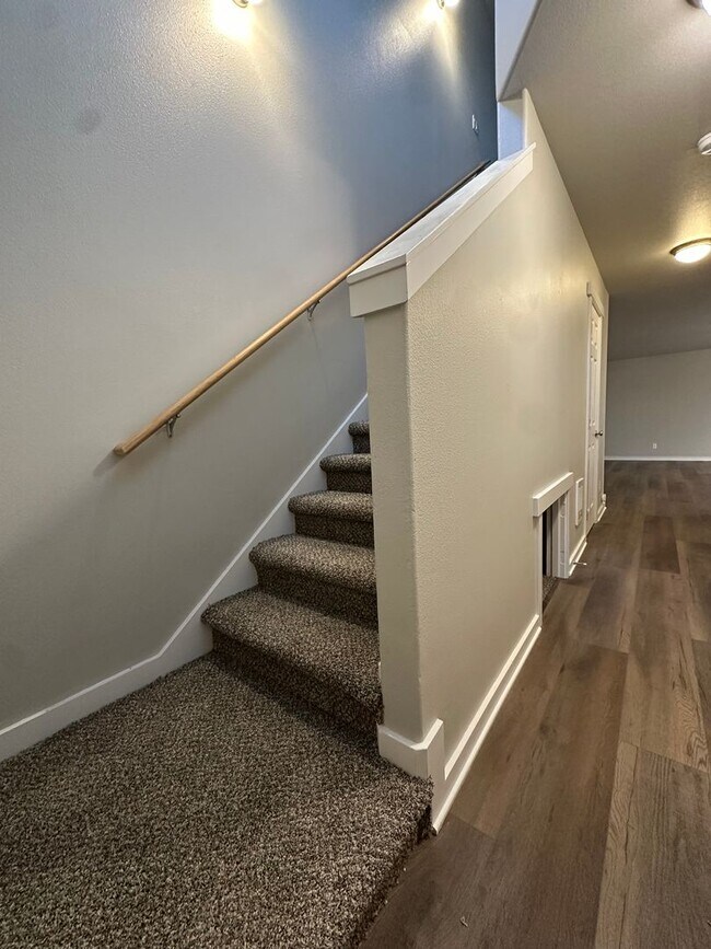 Building Photo - Juniper Ave 4-Plex (Juniper Prop.) - 02900-JUNI-00