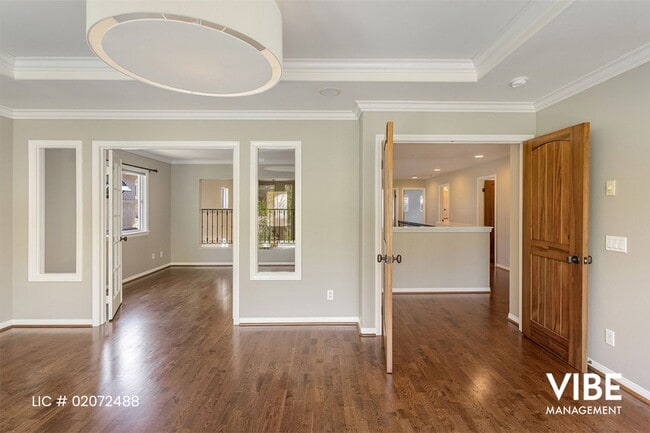 Building Photo - Spacious 3 bedroom plus office in Desirabl...