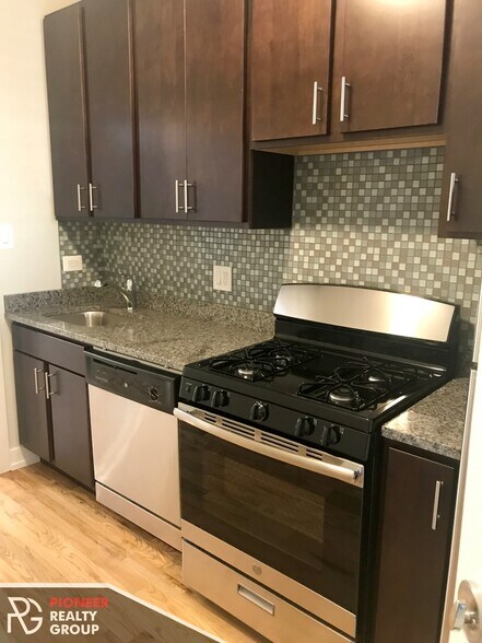 Building Photo - 1450 W Byron Ave