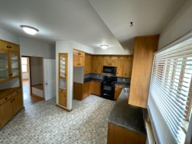 Building Photo - Charming 3-Bedroom, 1.5-Bathroom Home With...