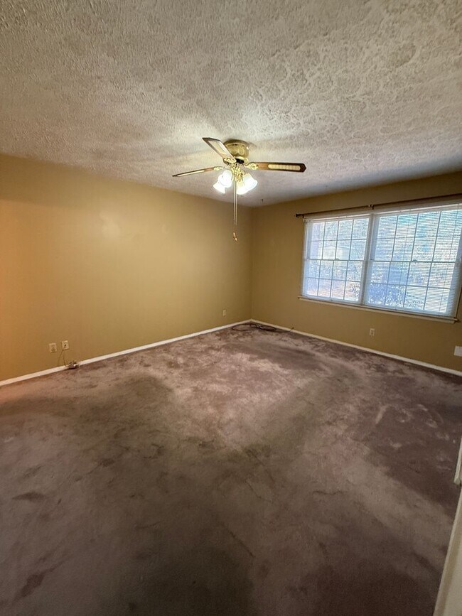 Building Photo - 706 Tibet Ave