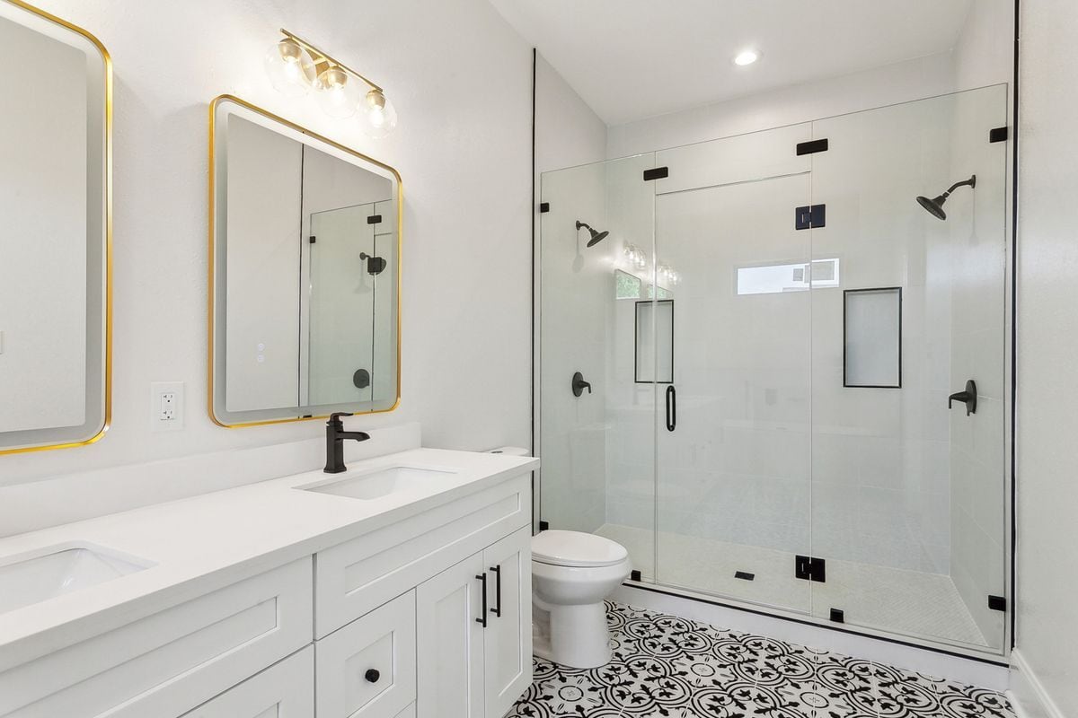 Building Photo - 606 Whitney Ave.