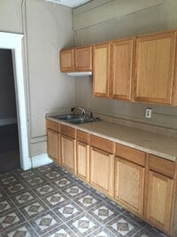 Building Photo - 1 Bedroom with Den 1 Bath on the West Side...