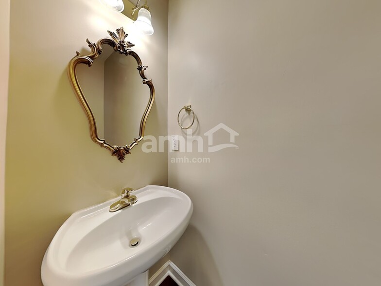 Building Photo - 6731 Fairwood Ct