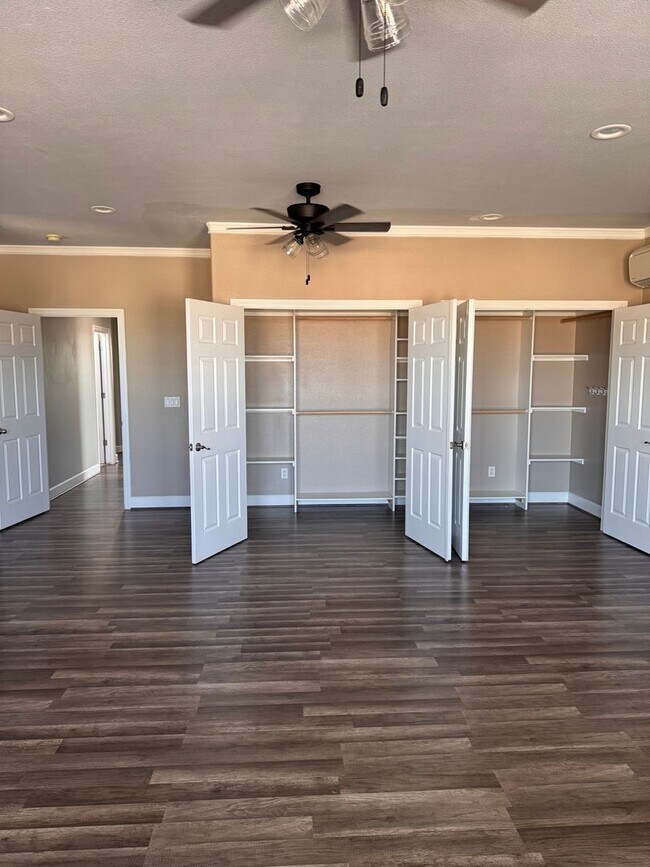 Building Photo - Beautiful single family home