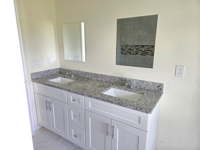 Building Photo - Great location in Lehigh Acres-Three Bedroom 2 bath/ Large Back yard!